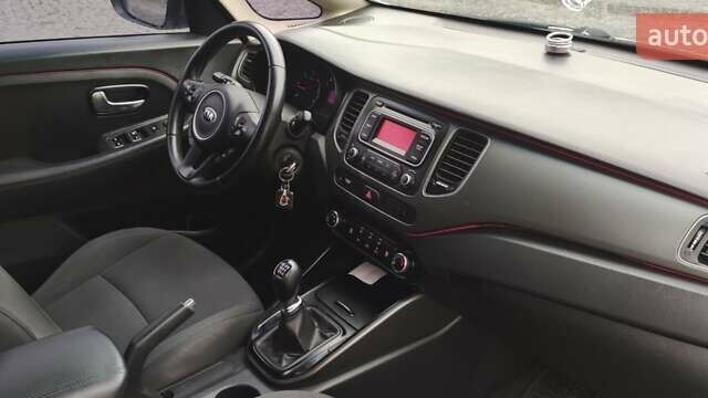 Белый Киа Каренс, объемом двигателя 1.7 л и пробегом 299 тыс. км за 8900 $, фото 16 на Automoto.ua