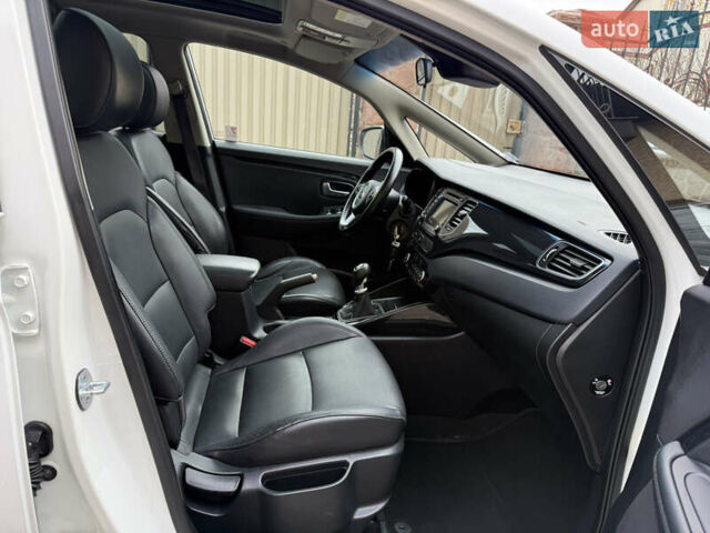 Белый Киа Каренс, объемом двигателя 1.7 л и пробегом 196 тыс. км за 11974 $, фото 71 на Automoto.ua