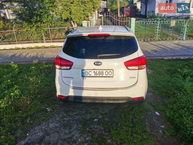 Білий Кіа Каренс, об'ємом двигуна 1.69 л та пробігом 275 тис. км за 10000 $, фото 5 на Automoto.ua