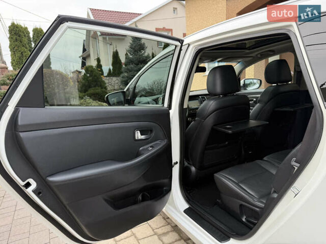 Белый Киа Каренс, объемом двигателя 1.7 л и пробегом 196 тыс. км за 11974 $, фото 44 на Automoto.ua