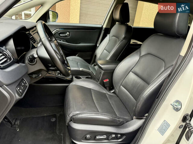 Белый Киа Каренс, объемом двигателя 1.7 л и пробегом 196 тыс. км за 11974 $, фото 23 на Automoto.ua