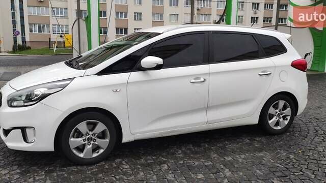 Белый Киа Каренс, объемом двигателя 1.7 л и пробегом 299 тыс. км за 8900 $, фото 9 на Automoto.ua