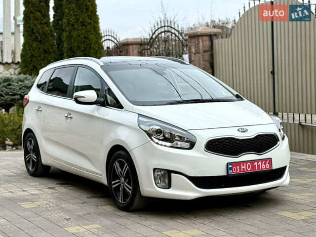 Белый Киа Каренс, объемом двигателя 1.7 л и пробегом 196 тыс. км за 11974 $, фото 2 на Automoto.ua