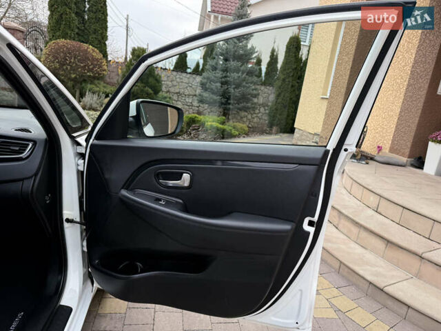 Белый Киа Каренс, объемом двигателя 1.7 л и пробегом 196 тыс. км за 11974 $, фото 69 на Automoto.ua