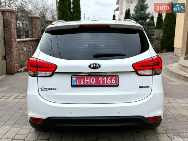 Белый Киа Каренс, объемом двигателя 1.7 л и пробегом 196 тыс. км за 11974 $, фото 8 на Automoto.ua