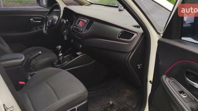Белый Киа Каренс, объемом двигателя 1.7 л и пробегом 299 тыс. км за 8900 $, фото 17 на Automoto.ua