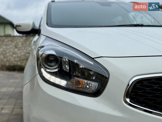 Белый Киа Каренс, объемом двигателя 1.7 л и пробегом 196 тыс. км за 11974 $, фото 15 на Automoto.ua