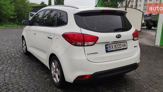 Белый Киа Каренс, объемом двигателя 1.7 л и пробегом 299 тыс. км за 8900 $, фото 6 на Automoto.ua