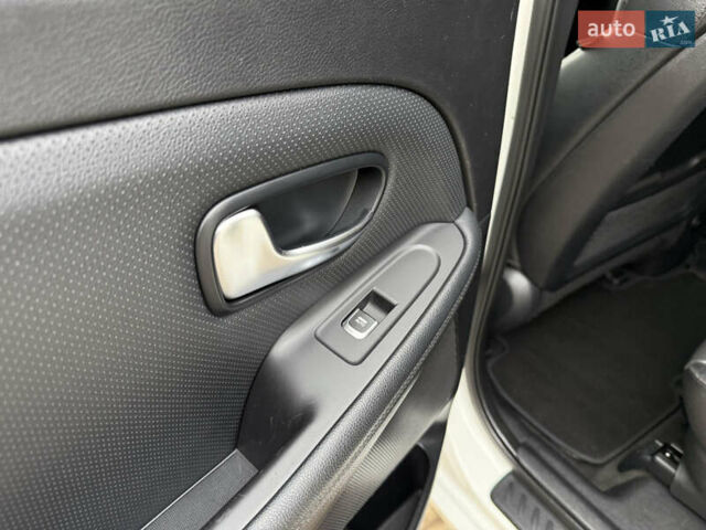 Белый Киа Каренс, объемом двигателя 1.7 л и пробегом 196 тыс. км за 11974 $, фото 46 на Automoto.ua