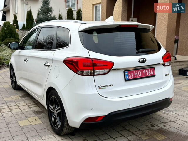 Белый Киа Каренс, объемом двигателя 1.7 л и пробегом 196 тыс. км за 11974 $, фото 7 на Automoto.ua