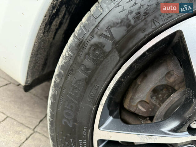 Белый Киа Каренс, объемом двигателя 1.7 л и пробегом 196 тыс. км за 11974 $, фото 78 на Automoto.ua