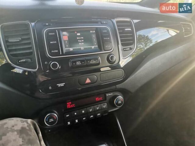 Білий Кіа Каренс, об'ємом двигуна 1.69 л та пробігом 275 тис. км за 10000 $, фото 11 на Automoto.ua