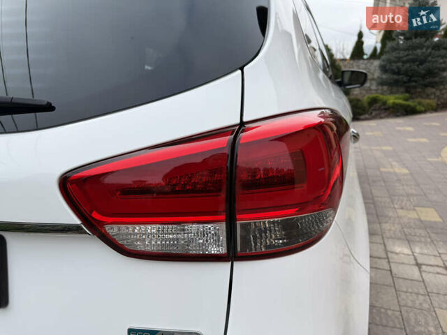 Белый Киа Каренс, объемом двигателя 1.7 л и пробегом 196 тыс. км за 11974 $, фото 55 на Automoto.ua