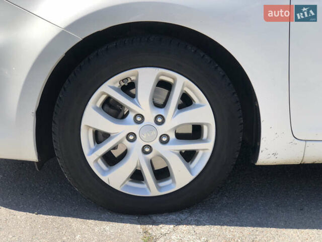 Белый Киа Каренс, объемом двигателя 2 л и пробегом 221 тыс. км за 11800 $, фото 35 на Automoto.ua