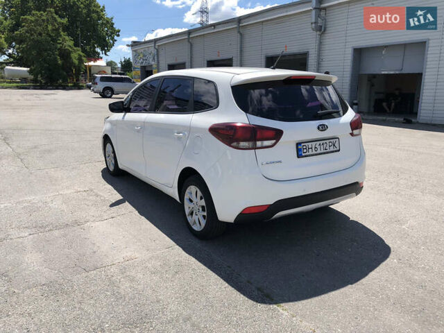 Белый Киа Каренс, объемом двигателя 2 л и пробегом 221 тыс. км за 11800 $, фото 10 на Automoto.ua