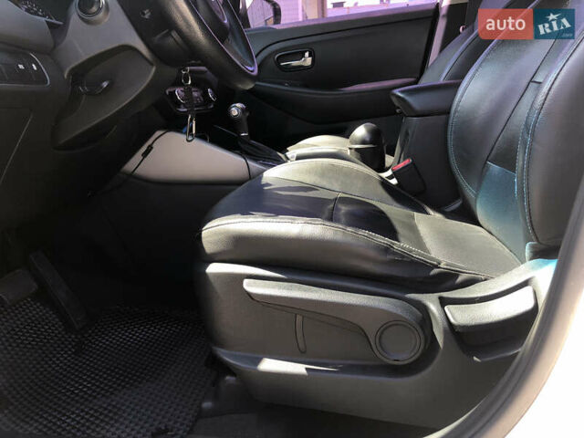 Белый Киа Каренс, объемом двигателя 2 л и пробегом 221 тыс. км за 11800 $, фото 27 на Automoto.ua