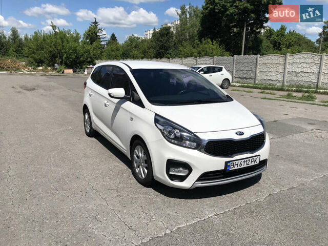 Белый Киа Каренс, объемом двигателя 2 л и пробегом 221 тыс. км за 11800 $, фото 1 на Automoto.ua