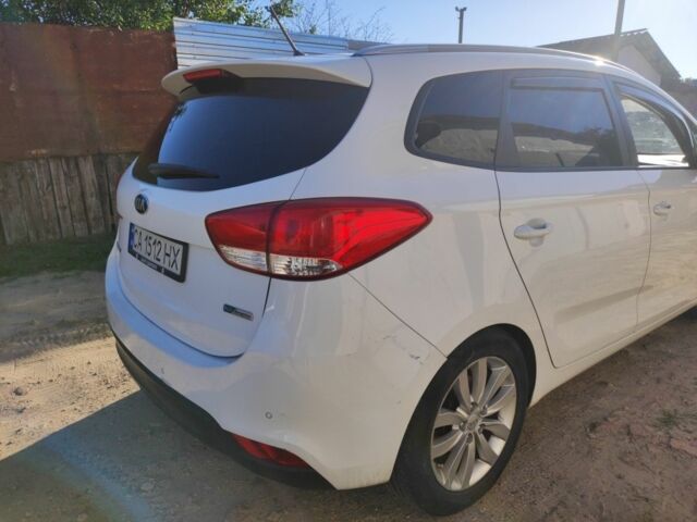 Киа Каренс 2014 в Черкассах на Automoto.ua Белый Киа Каренс, объемом двигателя 1.7 л и пробегом 190 тыс. км за 8700 $, фото 1 на Automoto.ua