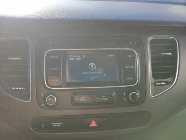 Киа Каренс 2014 в Черкассах на Automoto.ua Белый Киа Каренс, объемом двигателя 1.7 л и пробегом 190 тыс. км за 8700 $, фото 6 на Automoto.ua