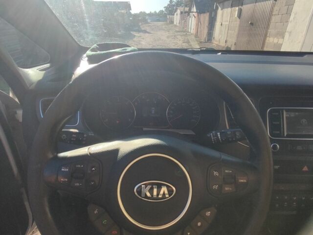 Киа Каренс 2014 в Черкассах на Automoto.ua Белый Киа Каренс, объемом двигателя 1.7 л и пробегом 190 тыс. км за 8700 $, фото 4 на Automoto.ua