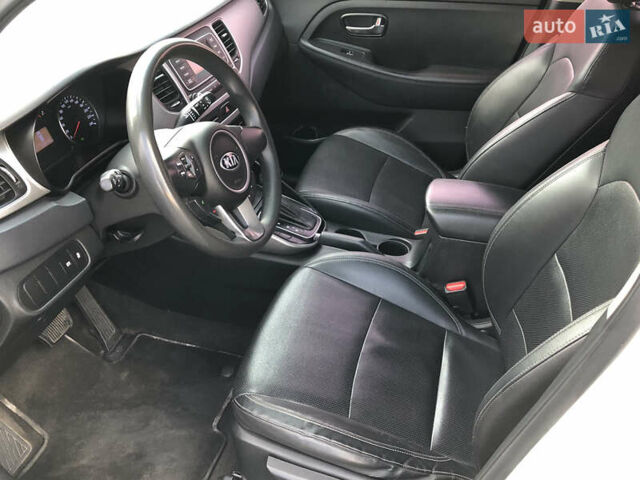 Белый Киа Каренс, объемом двигателя 2 л и пробегом 250 тыс. км за 11000 $, фото 10 на Automoto.ua