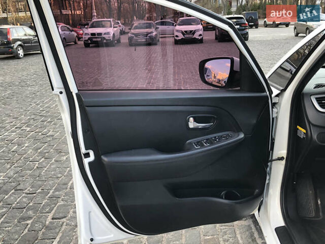 Белый Киа Каренс, объемом двигателя 2 л и пробегом 250 тыс. км за 11000 $, фото 12 на Automoto.ua