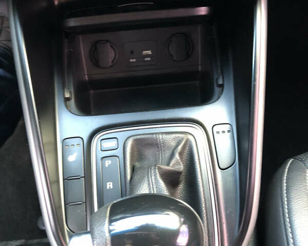 Белый Киа Каренс, объемом двигателя 2 л и пробегом 250 тыс. км за 11000 $, фото 42 на Automoto.ua