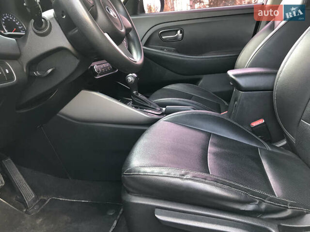 Белый Киа Каренс, объемом двигателя 2 л и пробегом 250 тыс. км за 11000 $, фото 11 на Automoto.ua