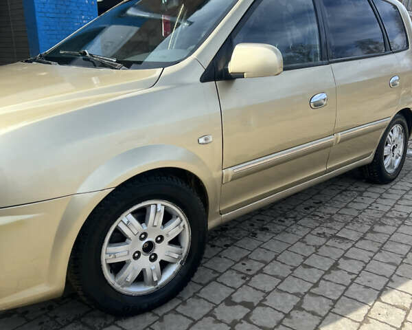 Бежевый Киа Каренс, объемом двигателя 1.79 л и пробегом 299 тыс. км за 3199 $, фото 3 на Automoto.ua