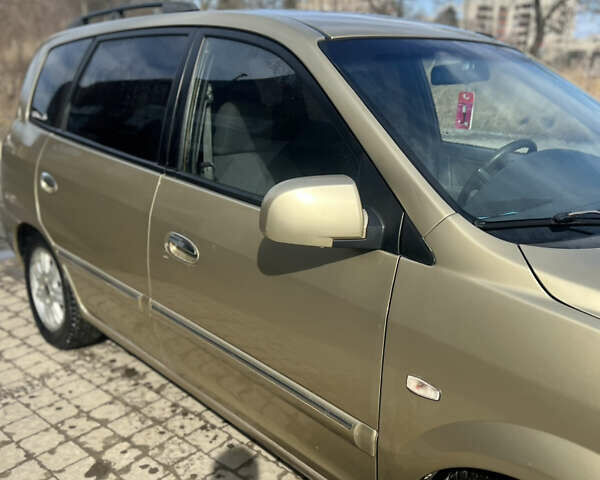 Бежевый Киа Каренс, объемом двигателя 1.79 л и пробегом 299 тыс. км за 3199 $, фото 1 на Automoto.ua