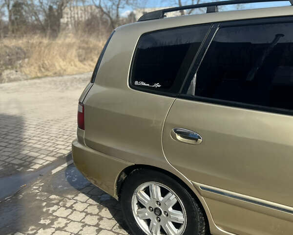 Бежевый Киа Каренс, объемом двигателя 1.79 л и пробегом 299 тыс. км за 3199 $, фото 2 на Automoto.ua