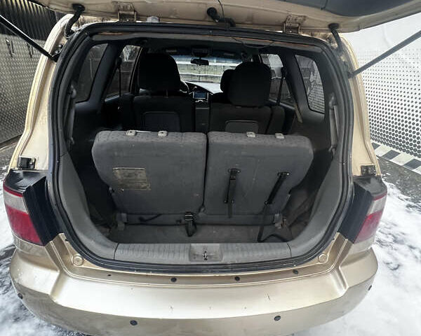 Бежевий Кіа Каренс, об'ємом двигуна 1.79 л та пробігом 292 тис. км за 3900 $, фото 4 на Automoto.ua