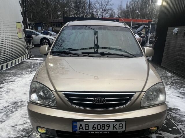 Бежевий Кіа Каренс, об'ємом двигуна 1.8 л та пробігом 291 тис. км за 3900 $, фото 1 на Automoto.ua