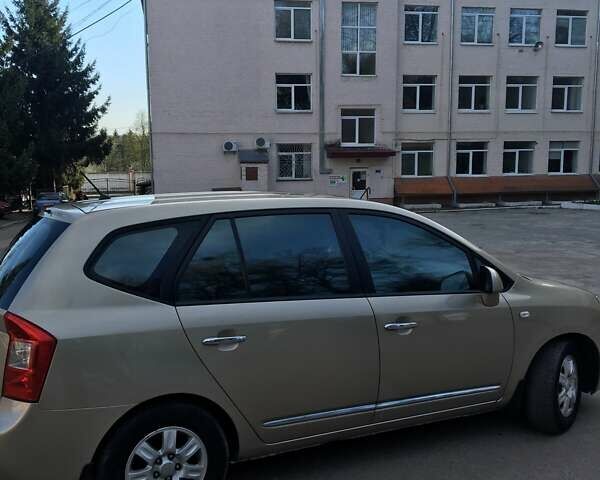 Бежевый Киа Каренс, объемом двигателя 2 л и пробегом 391 тыс. км за 5150 $, фото 4 на Automoto.ua