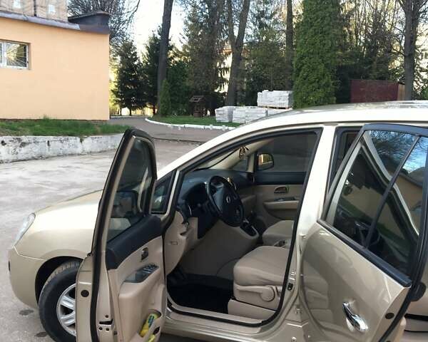 Бежевый Киа Каренс, объемом двигателя 2 л и пробегом 391 тыс. км за 5150 $, фото 9 на Automoto.ua