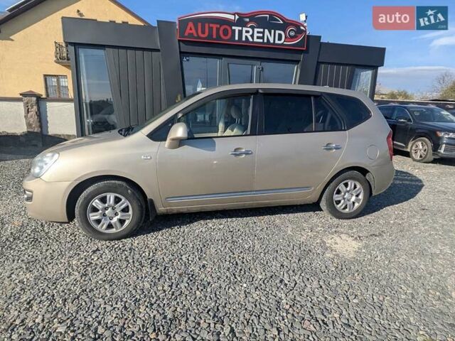 Бежевый Киа Каренс, объемом двигателя 2 л и пробегом 322 тыс. км за 5300 $, фото 4 на Automoto.ua