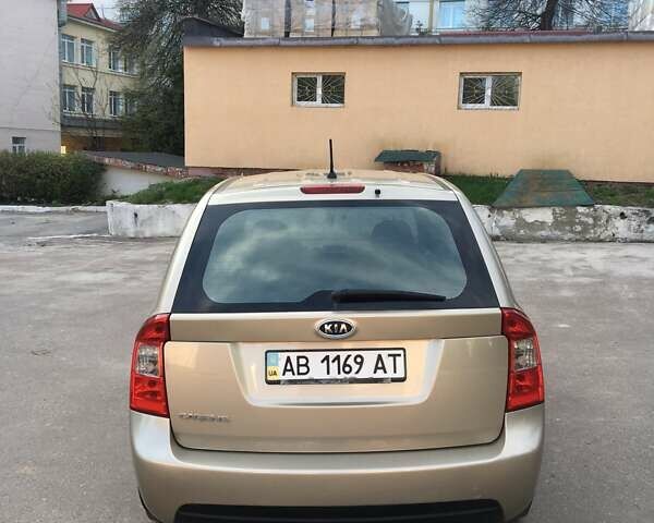 Бежевый Киа Каренс, объемом двигателя 2 л и пробегом 391 тыс. км за 5150 $, фото 6 на Automoto.ua