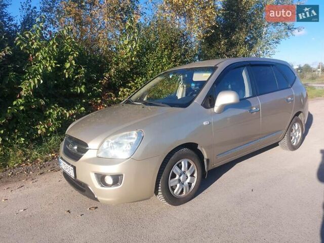 Бежевий Кіа Каренс, об'ємом двигуна 2 л та пробігом 319 тис. км за 5800 $, фото 5 на Automoto.ua