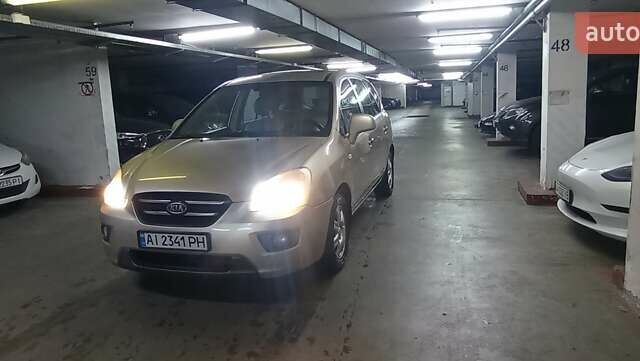 Бежевый Киа Каренс, объемом двигателя 2 л и пробегом 196 тыс. км за 4900 $, фото 5 на Automoto.ua