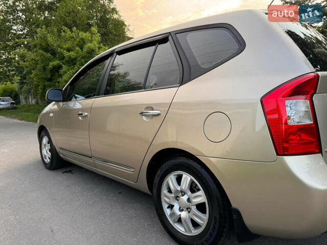 Бежевий Кіа Каренс, об'ємом двигуна 2 л та пробігом 206 тис. км за 6500 $, фото 8 на Automoto.ua