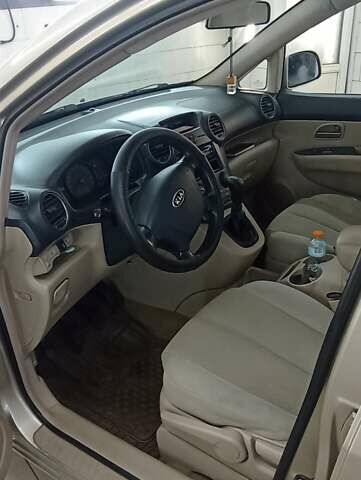 Бежевый Киа Каренс, объемом двигателя 2 л и пробегом 196 тыс. км за 4900 $, фото 8 на Automoto.ua