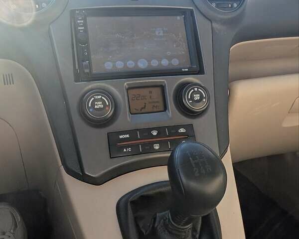 Бежевый Киа Каренс, объемом двигателя 2 л и пробегом 322 тыс. км за 5300 $, фото 16 на Automoto.ua