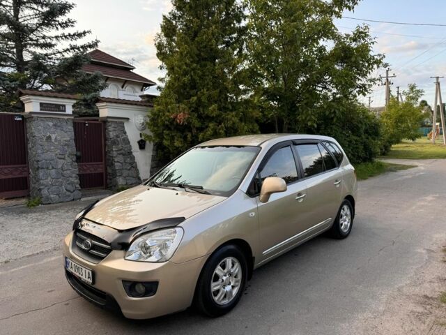 Бежевий Кіа Каренс, об'ємом двигуна 2 л та пробігом 206 тис. км за 6700 $, фото 1 на Automoto.ua