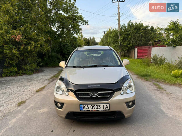 Бежевий Кіа Каренс, об'ємом двигуна 2 л та пробігом 206 тис. км за 6500 $, фото 2 на Automoto.ua