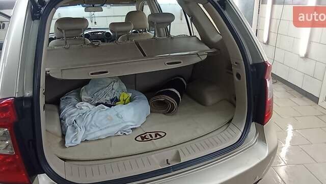 Бежевый Киа Каренс, объемом двигателя 2 л и пробегом 196 тыс. км за 4900 $, фото 6 на Automoto.ua