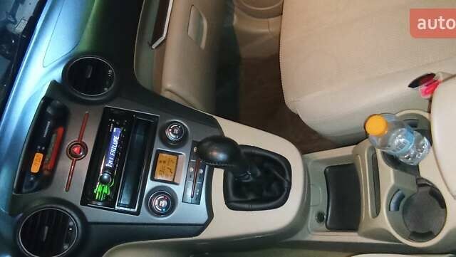 Бежевый Киа Каренс, объемом двигателя 2 л и пробегом 196 тыс. км за 4900 $, фото 3 на Automoto.ua