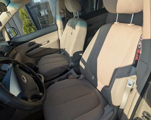 Бежевый Киа Каренс, объемом двигателя 2 л и пробегом 322 тыс. км за 5300 $, фото 14 на Automoto.ua