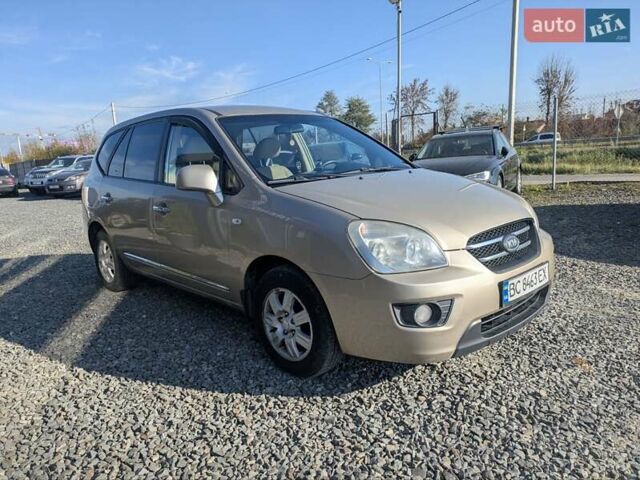 Бежевый Киа Каренс, объемом двигателя 2 л и пробегом 322 тыс. км за 5300 $, фото 2 на Automoto.ua