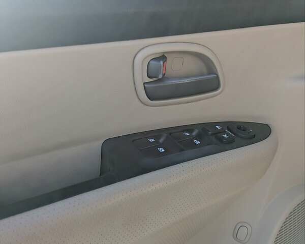 Бежевый Киа Каренс, объемом двигателя 2 л и пробегом 322 тыс. км за 5300 $, фото 9 на Automoto.ua