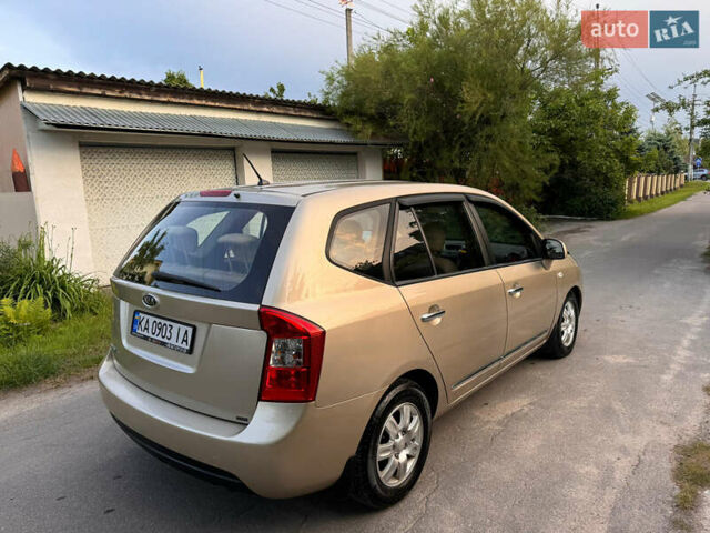 Бежевий Кіа Каренс, об'ємом двигуна 2 л та пробігом 206 тис. км за 6500 $, фото 6 на Automoto.ua